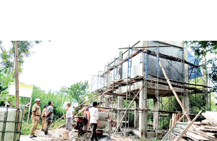 BERPROSES: Pekerjaan proyek Sistem Penyediaan Air Minum (SPAM) HIPPAM di Desa Beji, Kecamatan Junrejo baru mencapai 85 persen saat dicek Tim Disperkim Kota Batu pada 30 Desember 2025 lalu.