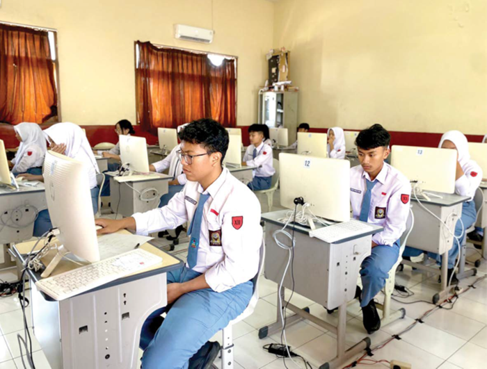 FOKUS: Siswa SMAN 1 Batu menjalani ujian TKA pada 3 November lalu.