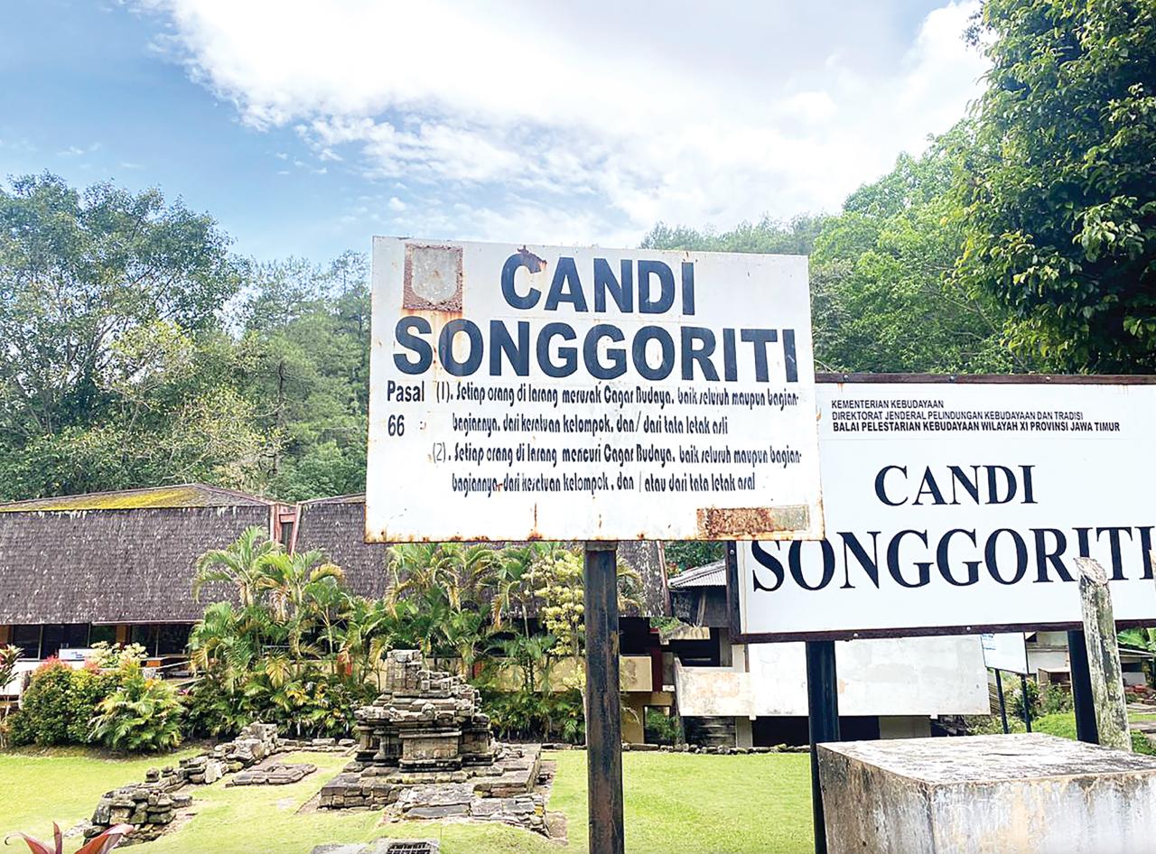 DAPAT PERHATIAN: Area Candi Songgoriti tampak sepi pengunjung beberapa waktu lalu.