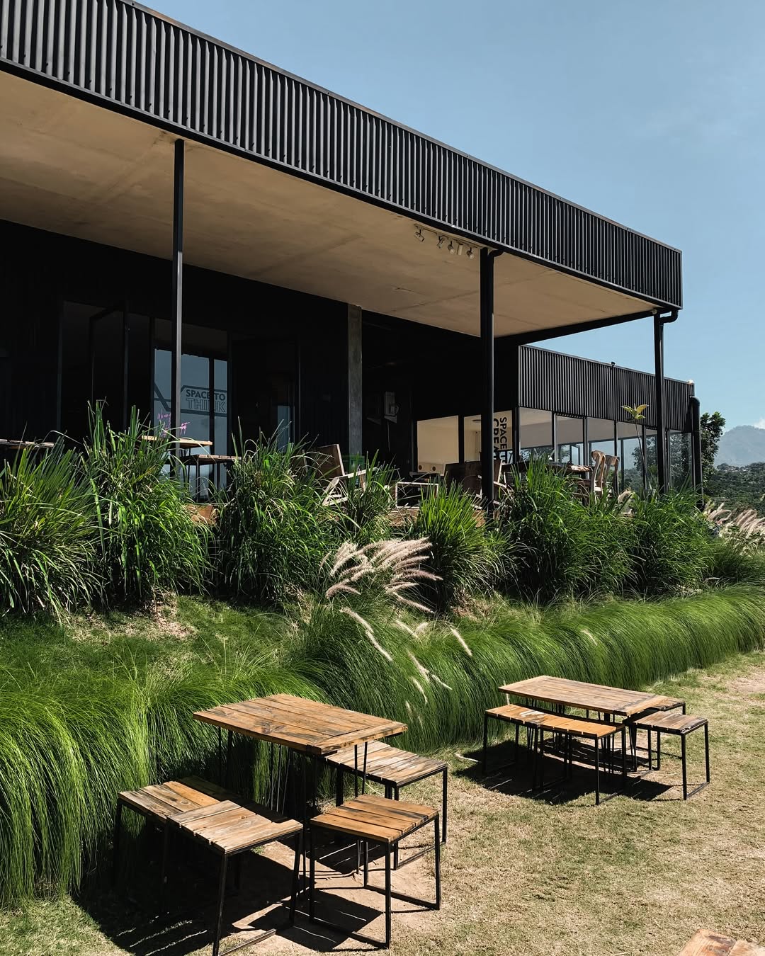 SPOT UNIK: Ini kawasan destinasi di Kota Batu yang tawarkan tiga kafe di satu lokasi yang sama. (Instagram: blyss.cafe)