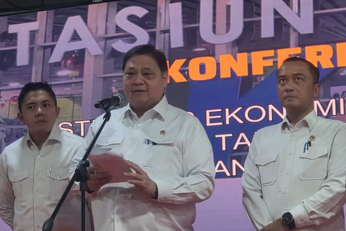 Sumber: JawaPos Menteri Koordinator Bidang Perekonomian Airlangga Hartarto dalam konferensi pers, Selasa (10/2).