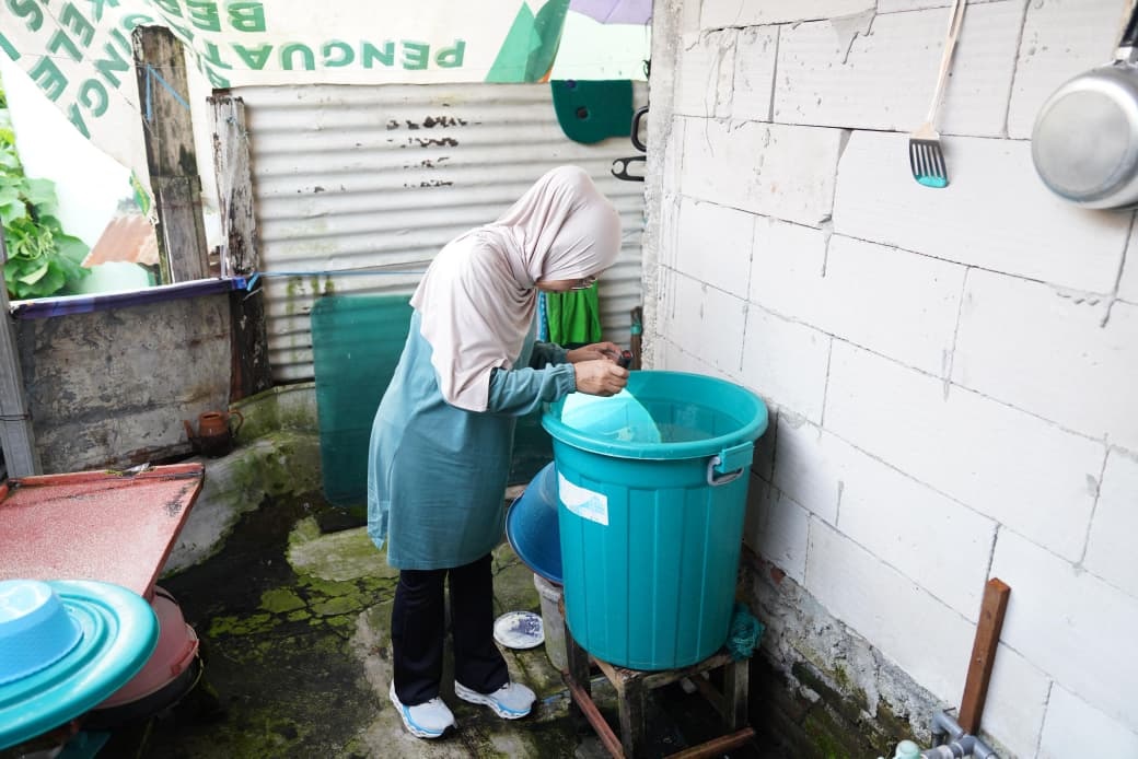 CEGAH DINI: Wali Kota Batu Nurochman meninjau kegiatan 3M Plus di Kelurahan Sisir pada 16 Februari lalu.