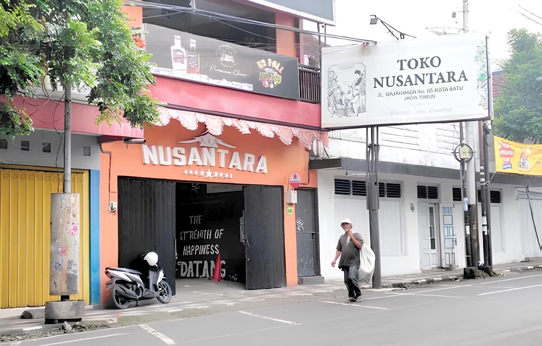 DILARANG BEROPERASI: Salah satu tempat penjualan minuman alkohol di Kota Batu tak beroperasi kemarin (20/2). (RORI DINANDA BESTARI/RADAR BATU)