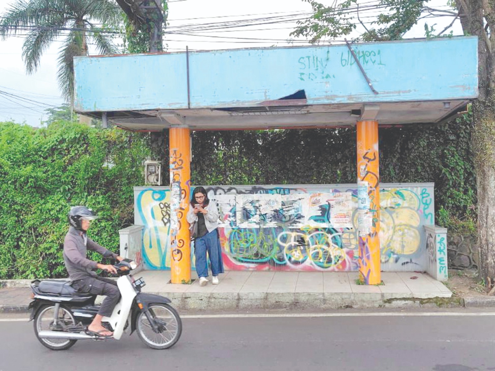 PERLU PEREMAJAAN: Salah satu halte di kawasan Jalan Sultan Agung tak beroperasi kemarin (1/3).  