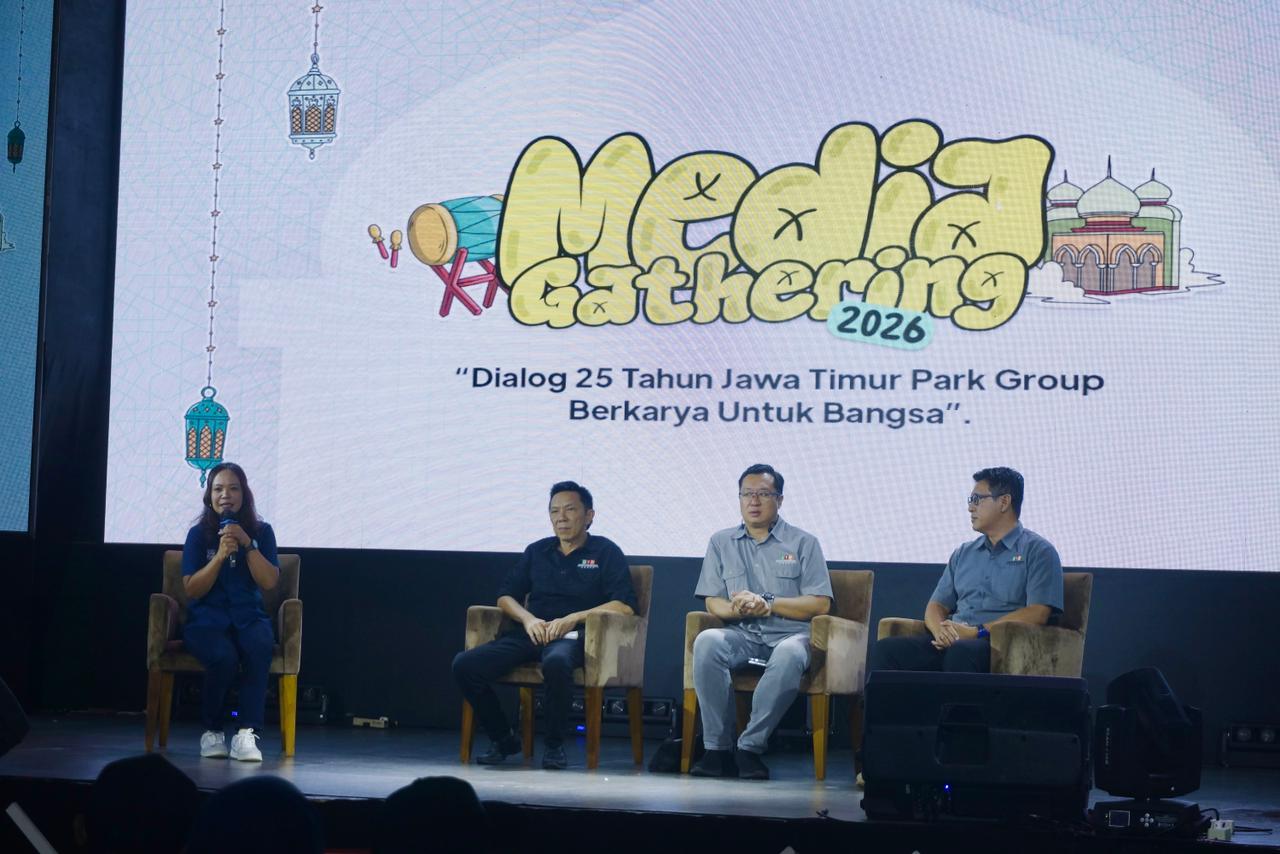 TERUS BERINOVASI: Jajaran tinggi Jawa Timur Park Group dalam sesi diskusi Media Gathering Perayaan 25 tahun di Wisata Party Jawa Timur Park 3 Senin malam lalu (9/3).