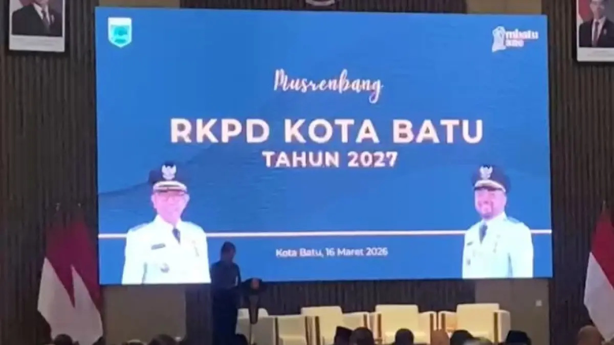 SAMPAIKAN MATERI: Kepala Bapelitbangda Kota Batu Bangun Yulianto memaparkan usulan dalam kegiatan Musrenbang RKPD 2026 di Golden Tulip Holland and Resort Batu kemarin (16/3).