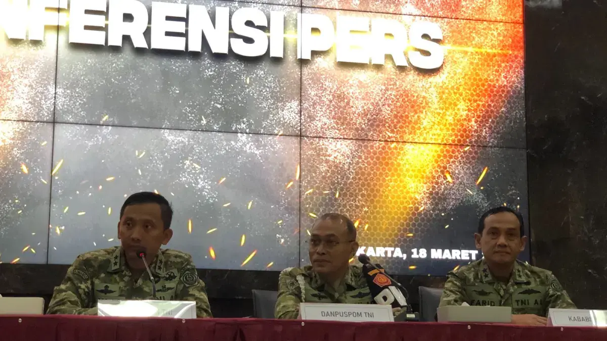 Mabes TNI menyampaikan keterangan terkait dengan peristiwa penyiraman air keras terhadap WakilKoordinator KontraS Andrie Yunus pada Rabu (18/3). (Sahrul Yunizar/JawaPos.com)