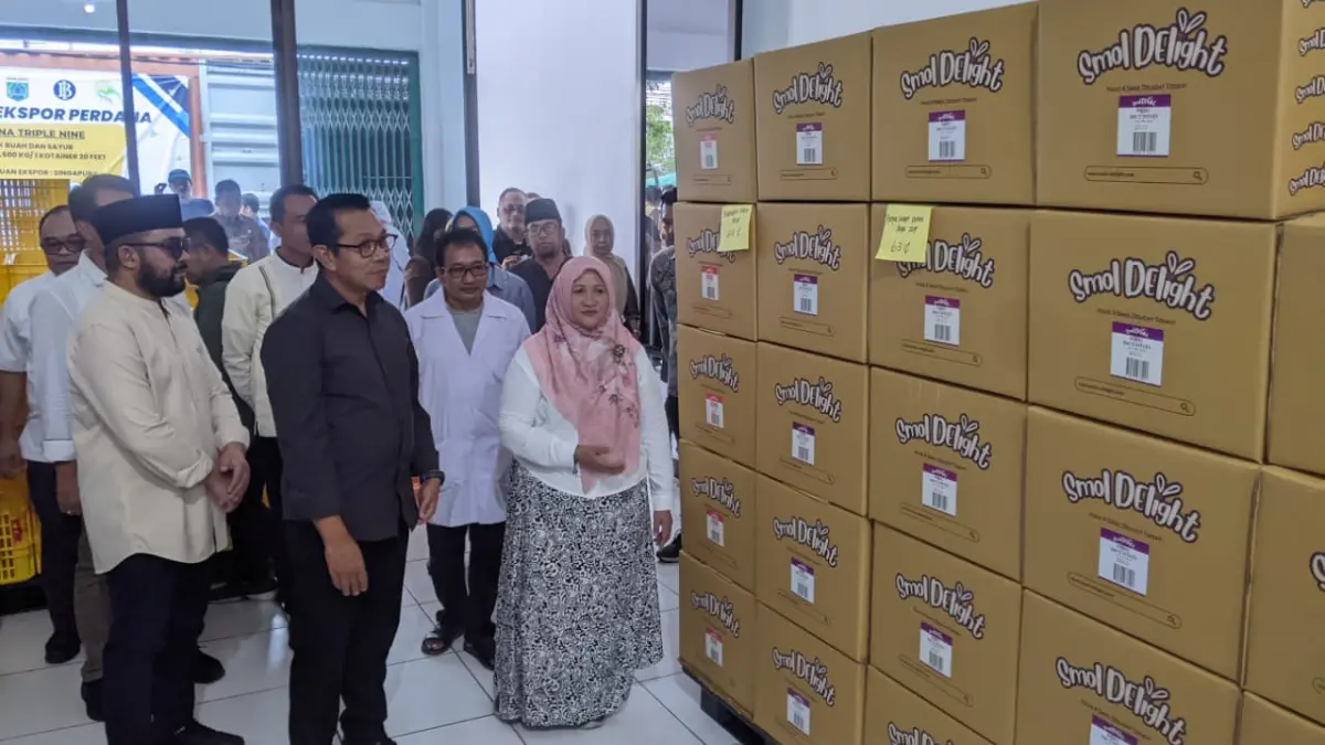 DICEK: Diskumperindag cek sejumlah barang yang diekspor dari Kota Batu. 