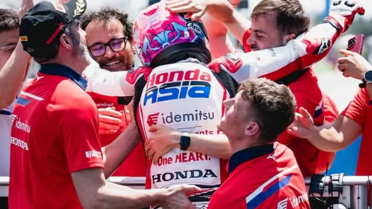 LAHIRNYA BINTANG BARU: Veda Ega Pratama pembalap Honda Team Asia saat meraih P3 di GP Brasil.