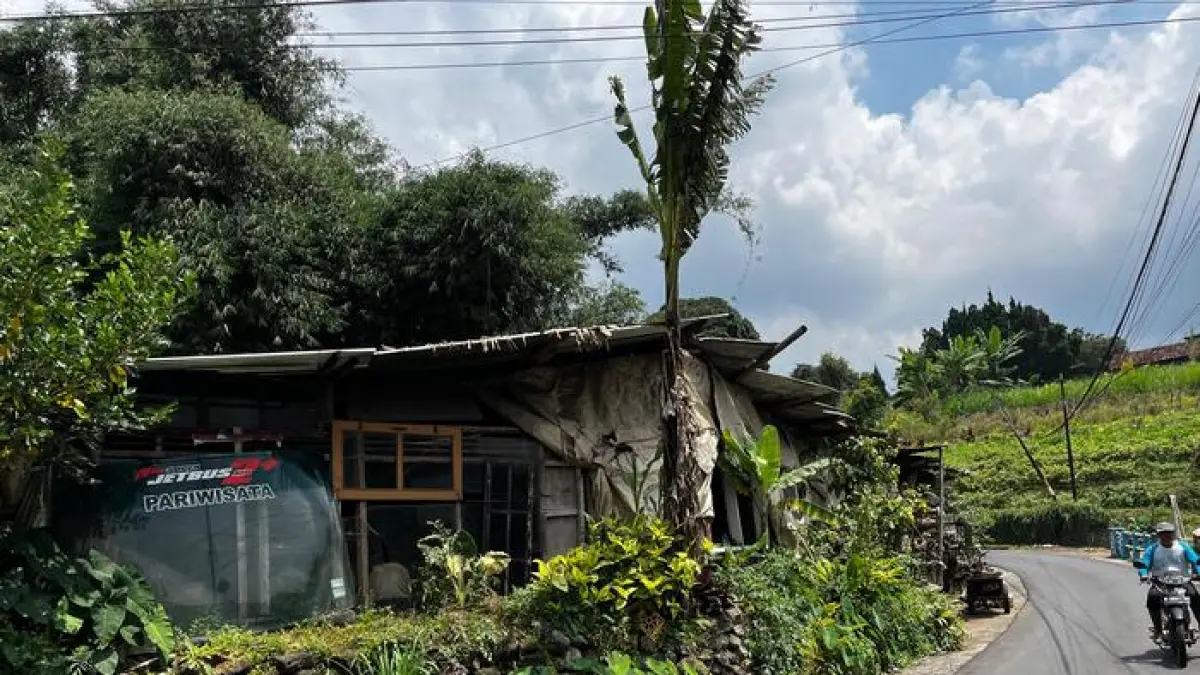 TAMPAK DEPAN: Kandang babi milih salah seorang warga Bulukerto, Kota Batu. (ZANADIA MANIK FATIMAH/RADAR BATU)
