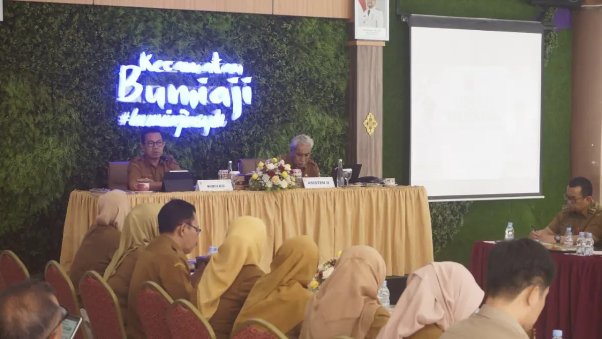 SINERGI: Wali Kota Batu Nurochman memimpin Coffee Morning di Kantor Kecamatan Bumiaji kemarin pagi (7/4).