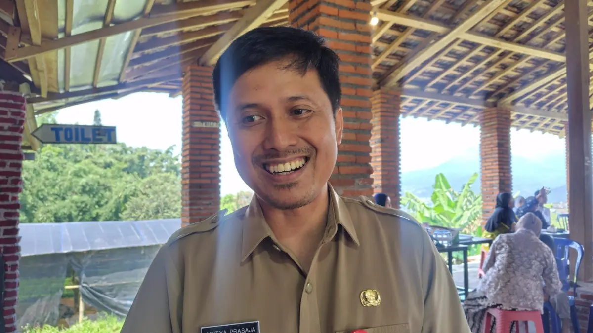 Kadinkes Kota Batu Aditya Prasaja ketika ditemui awak media beberapa waktu lalu. (Rori Dinanda Bestari/Radar Malang)
