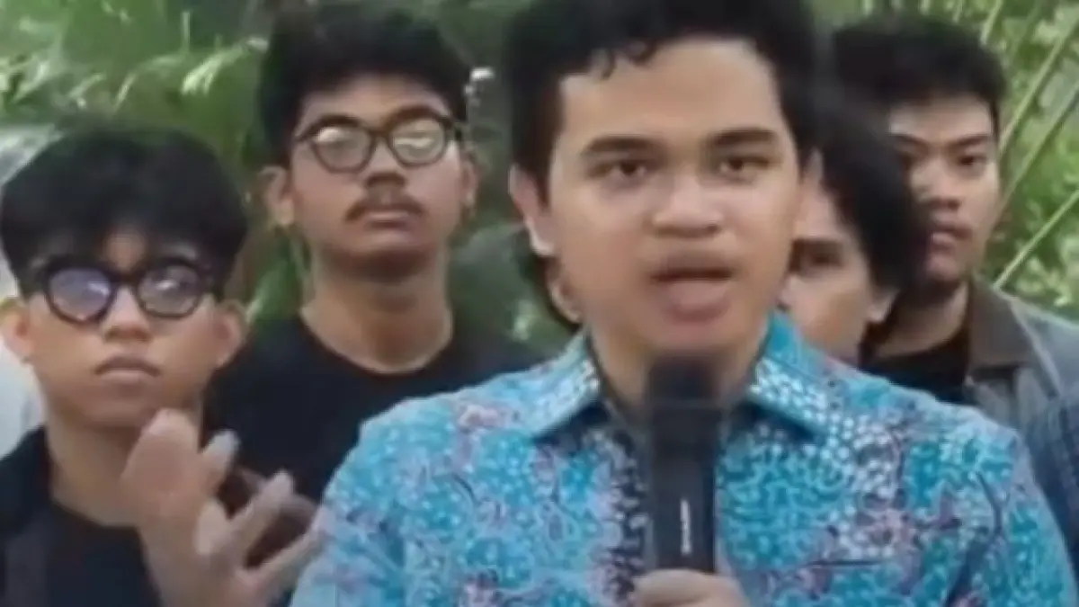KONFERENSI PERS: Tangkapan layar dilansir dari akun instagram @hukumonlinenewsroom. Kuasa Hukum korban, Timotius Rajagukguk, memberikan pernyataan dan tuntutan atas nama korban pelecehan seksual oleh 16 mahasiswa FH UI di konferensi pers.