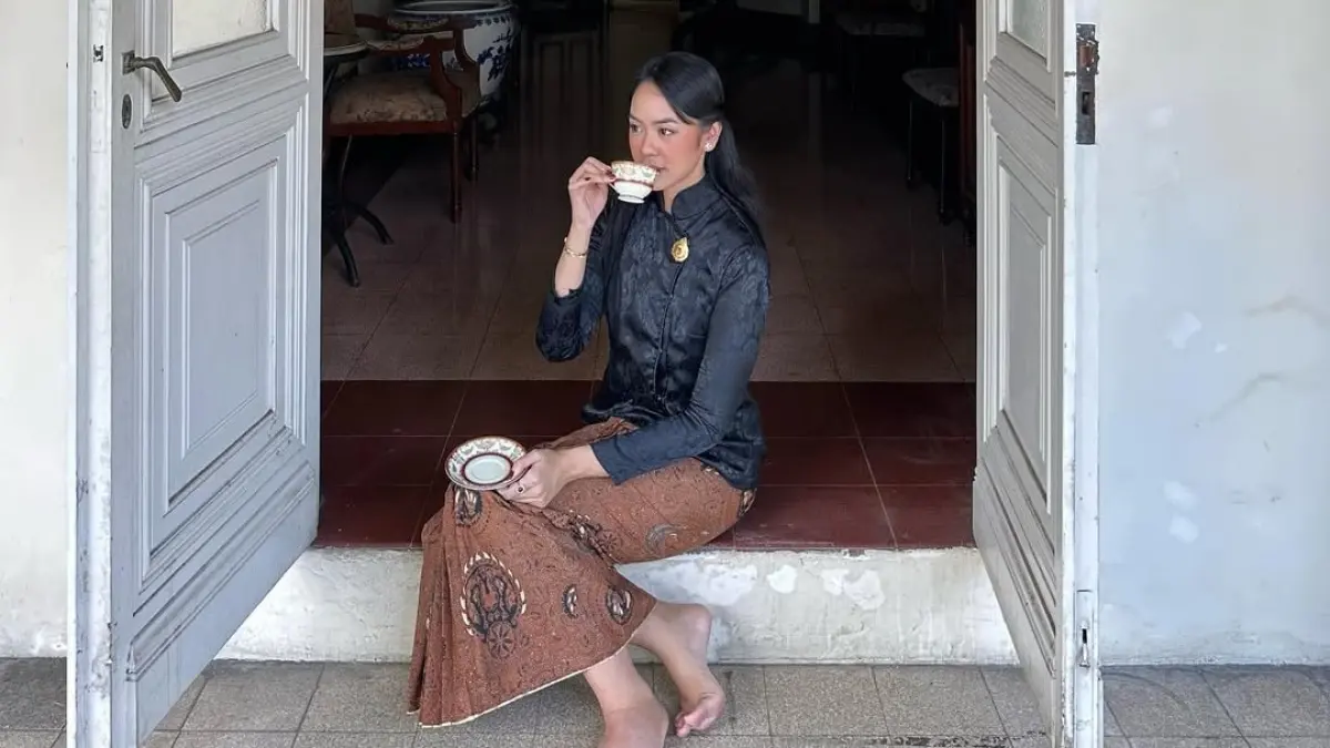 Outfit hari Kartini elegan (Instagram/raniaayamin)
