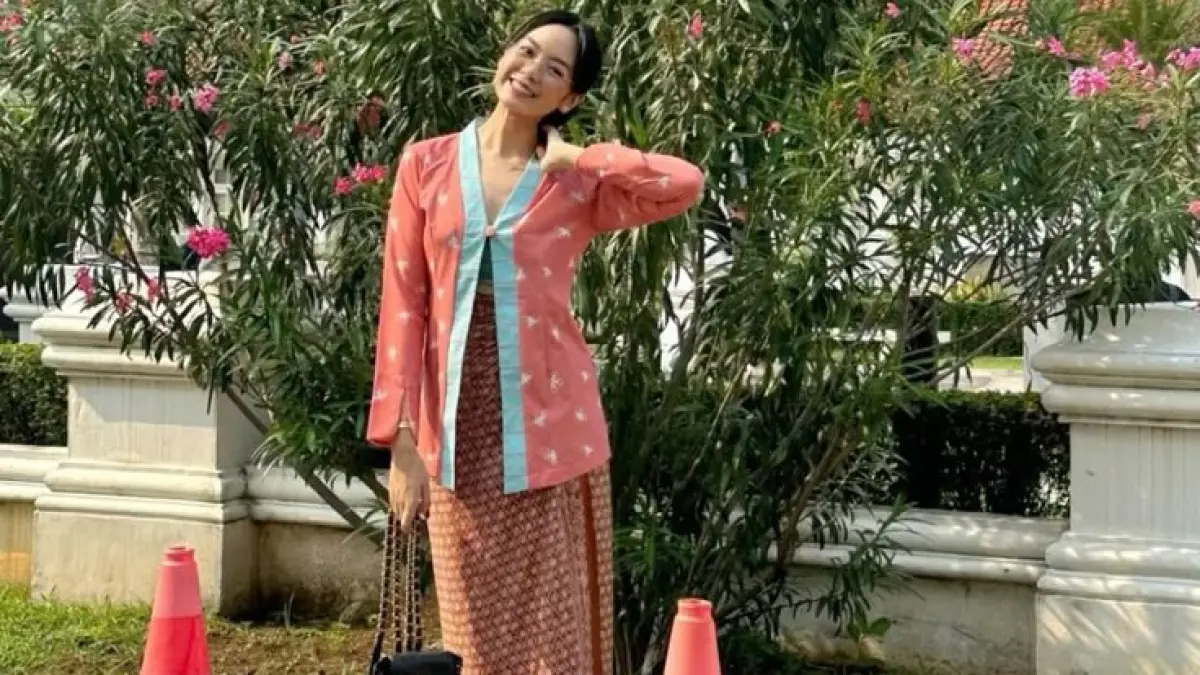 Outfit hari Kartini elegan (Instagram/raniaayamin)