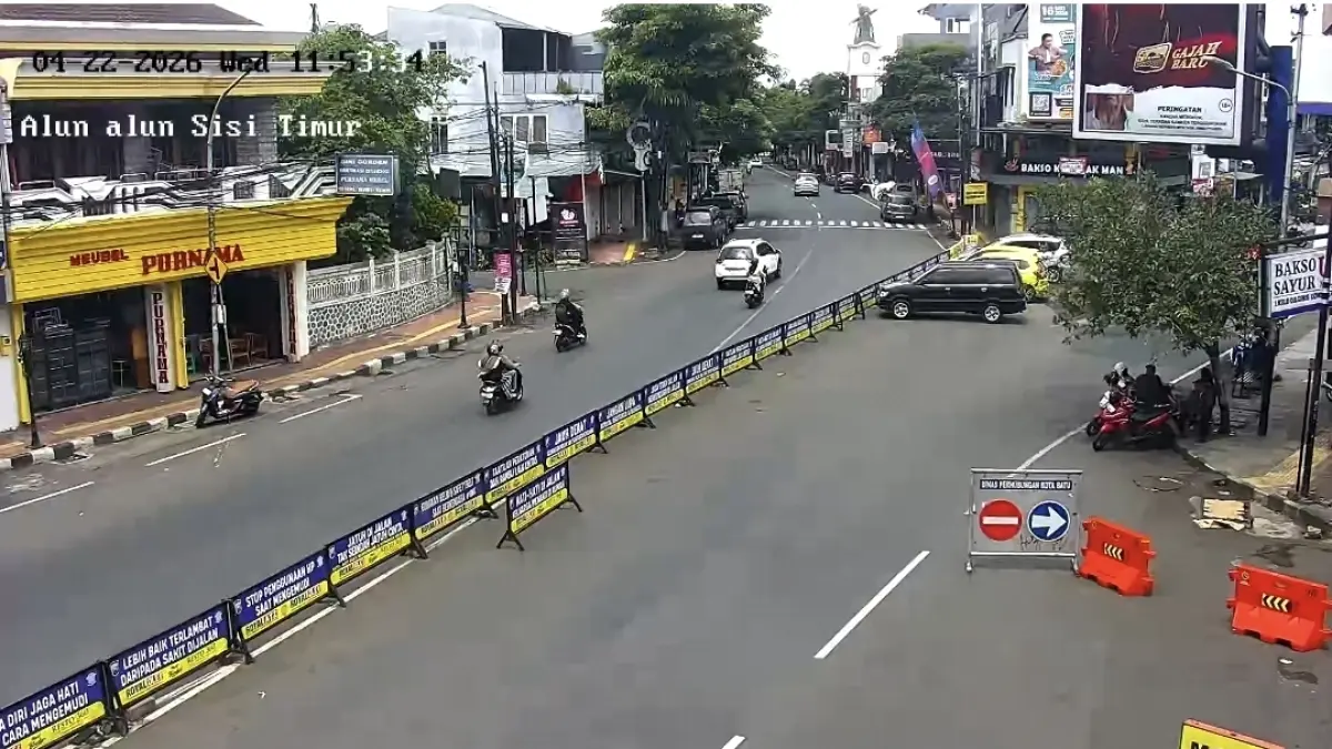 Pantauan Arus Lalu Lintas CCTV Alun-Alun Batu Sisi Timur 22/04/2026 11.53 WIB (CCTV Dishub Kota Batu)
