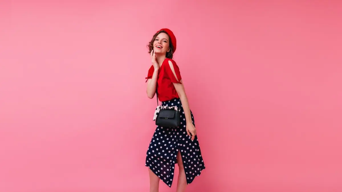 Ilustrasi retro outfit (sumber foto: freepik)