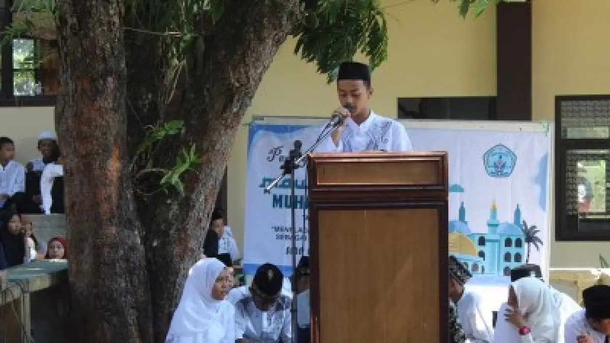 Kegiatan Maulid Nabi Muhammad SAW di SMPN 3 Batu (sumber: smpn03batu.sch.id)