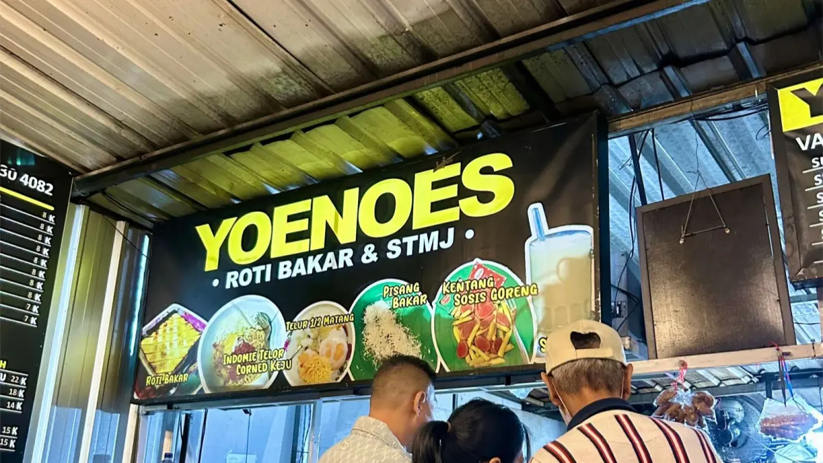 Yoenoes Roti Bakar & STMJ pilihan tempat hangat nikmati susu dan roti bakar di malam Batu (Tiktok @cckulinerprobolinggo)