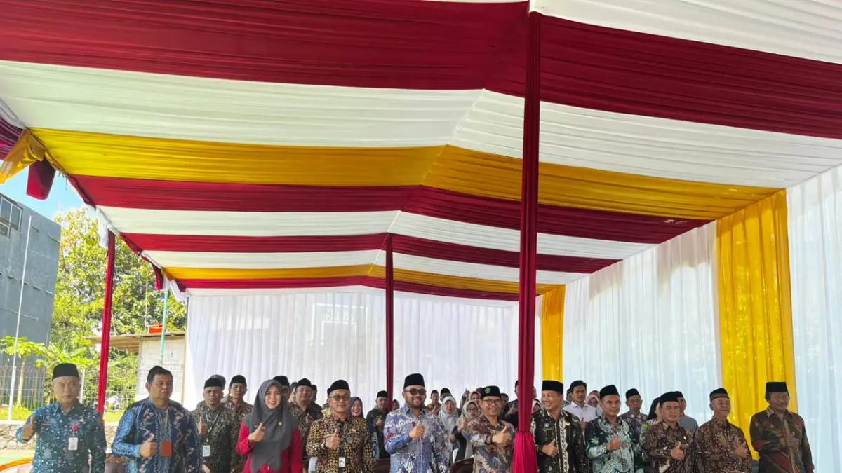SINERGI: Suasana prosesi peresmian pergantian nama MA Bilingual menjadi MAN 2 Kota Batu.