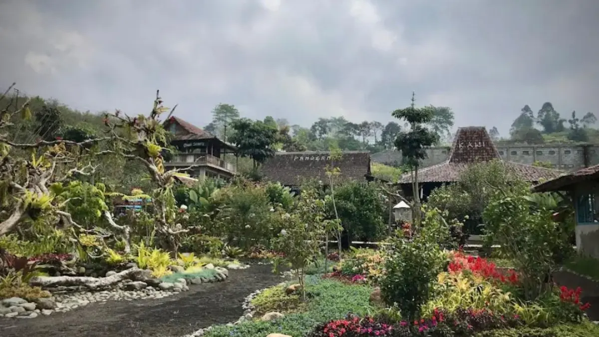 Warung Dusun Kuliner Batu (Google Maps: pahaqi)