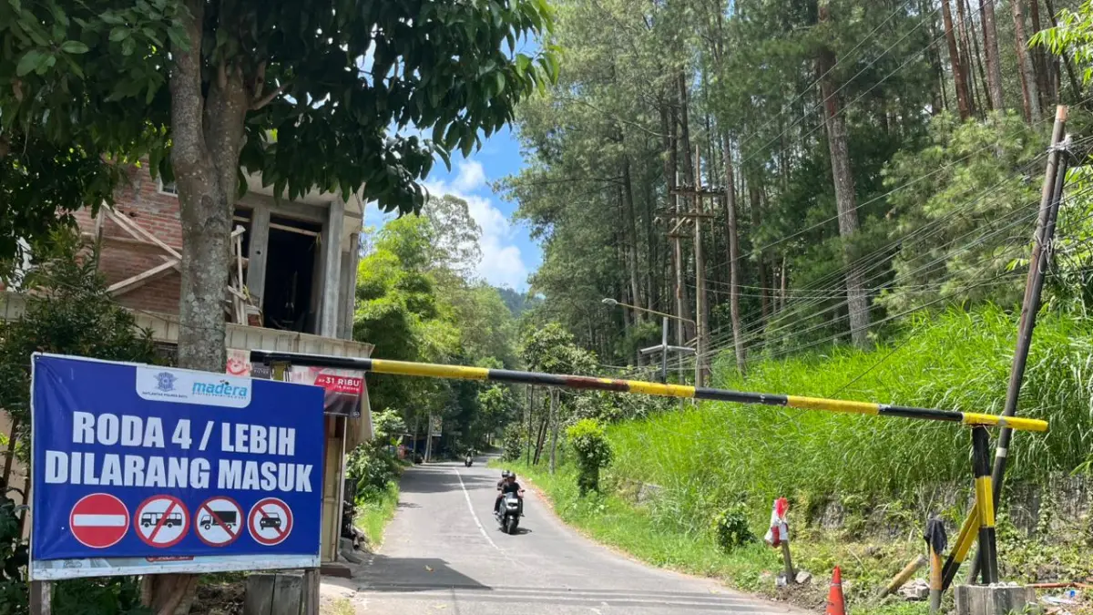 TINJAU LANGSUNG: Wali Kota Batu beserta sejumlah OPD meninjau langsung area Jalur Rajakwesi alias Jalur Klemuk, Kelurahan Songgokerto, Kecamatan Batu pada akhir 2025 lalu.

