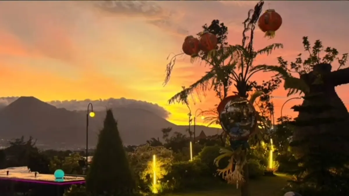 Golden Hour di Chatten Cafe Batu (Tiktok: @chattencafe)
