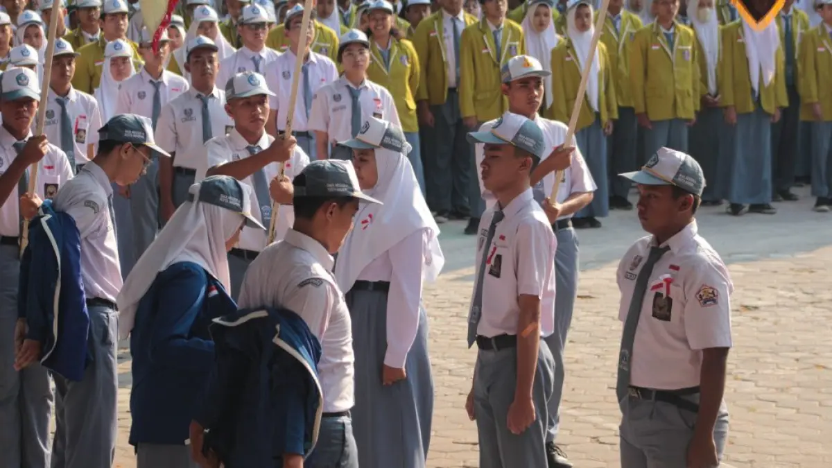 Serah terima jabatan osis SMA Negeri 4 Madiun (sumber: laman resmi  SMAN 4 Madiun)