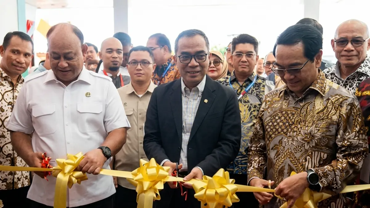 PERESMIAN DAPUR MBG DI UNHAS: Libatkan Kepala BGN, Mendikti, dan Rektor Unhas. (Sumber: Istimewa)