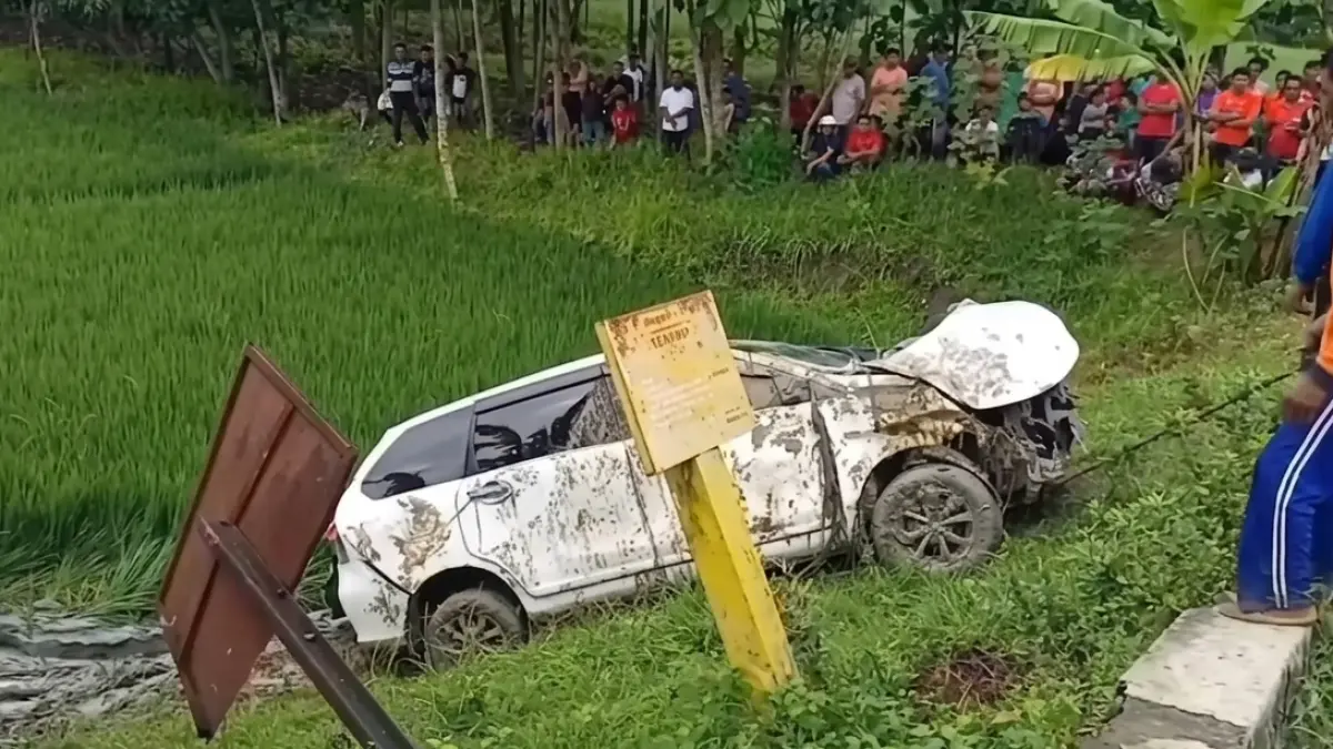 KRONOLOGI KECELAKAAN MAUT DI GROBOGAN: Empat Orang Tewas dalam Insiden Tabrakan Kereta Api dan Mobil Avanza. (Sumber: Istimewa)