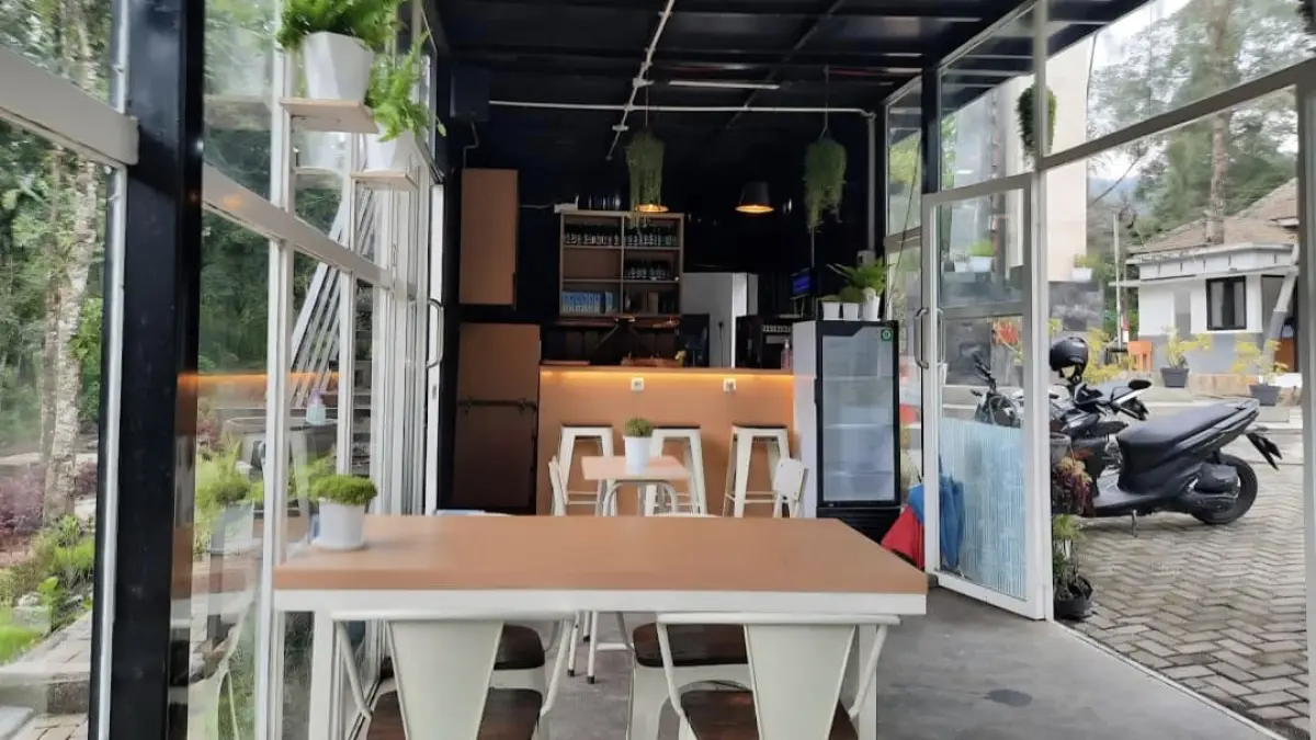 Suasana di dalam ATP Cafe. (Google Maps: agus sugiarto)