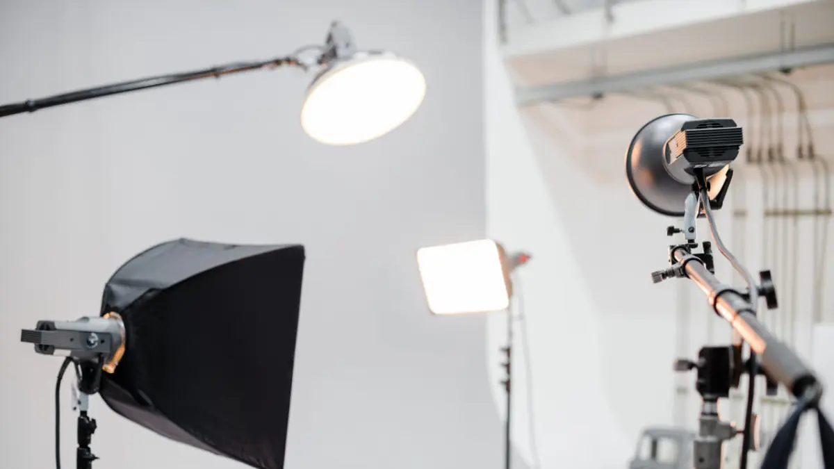 Ilustrasi Studio Foto (Sumber: Freepik)