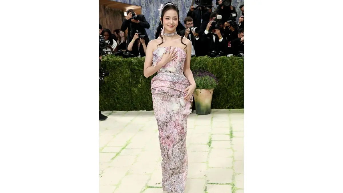 Jisoo (BLACKPINK) di Met Gala 2026 (instagram/metgalaofficial_)