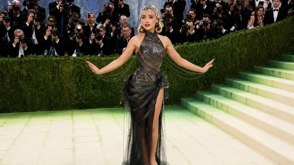 Sabrina Carpenter di Met Gala 2026 (instagram/metgalaofficial_)