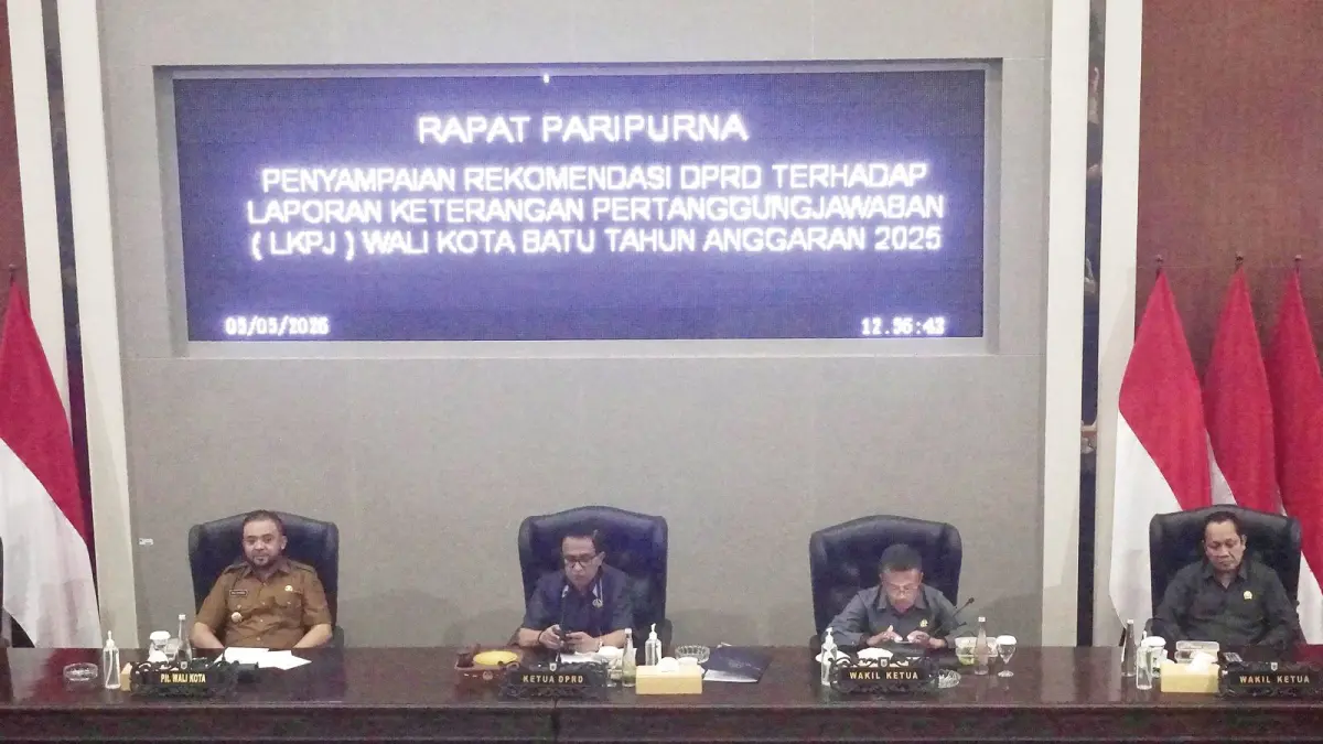 BAHAS LKPJ: Jajaran eksekutif dan legislatif dalam Rapat Paripurna Penyampaian Rekomendasi DPRD terhadap LKPJ Pemkot Batu di Kantor DPRD Kota Batu kemarin (5/5).