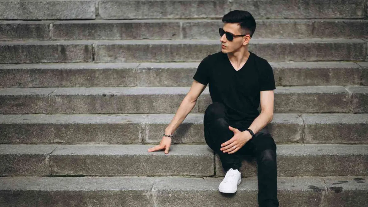 Outfit hitam (sumber  foto: magnific)