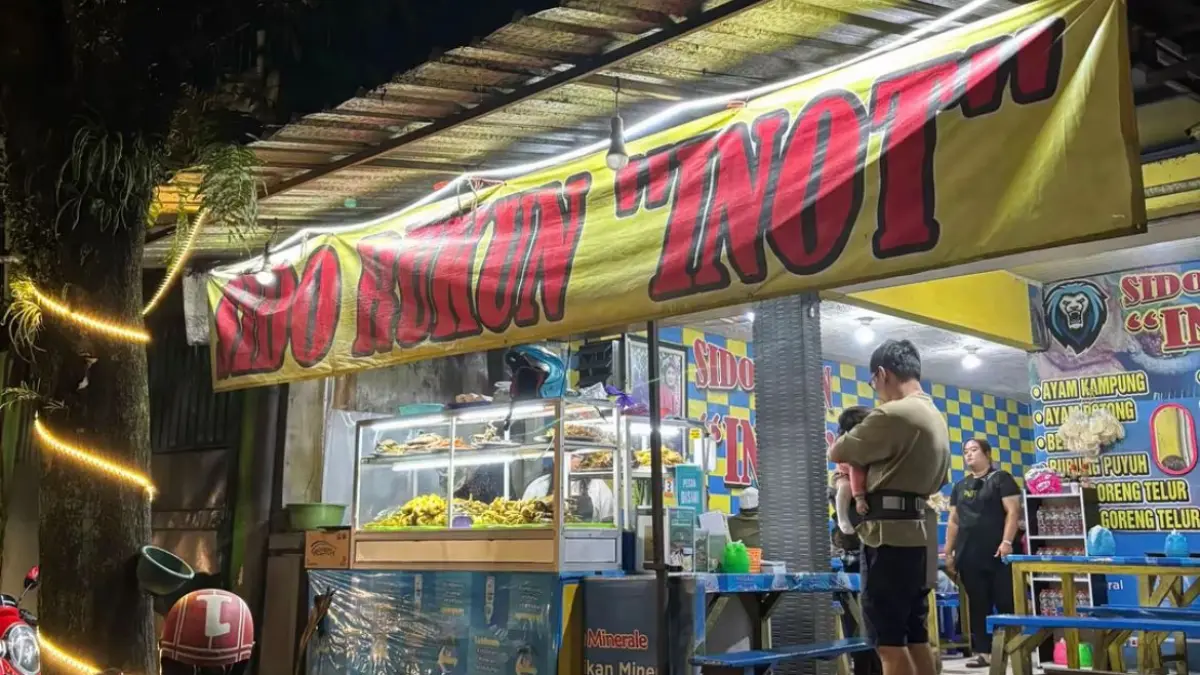 Lalapan penyetan Sido Rukun “Inot” (Tiktok @dolan.dolen.ae)