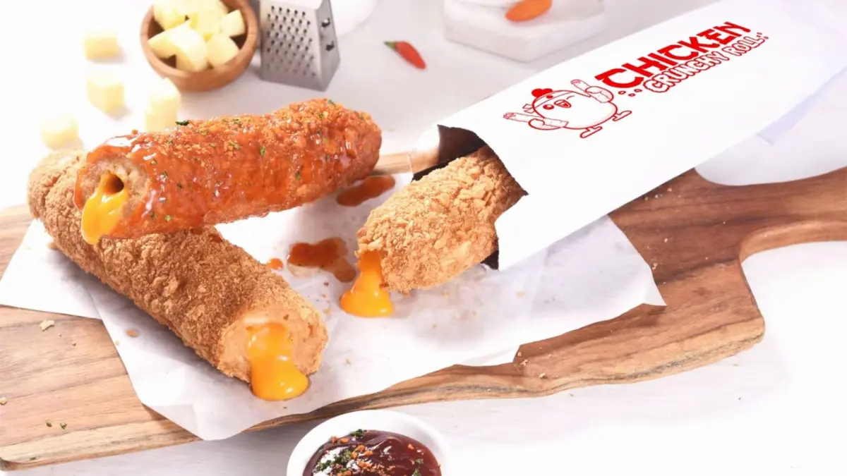 Chicken roll olahan daging ayam yang sedang naik daun di dunia kuliner (Tiktok @crunchyroll_bulusari)