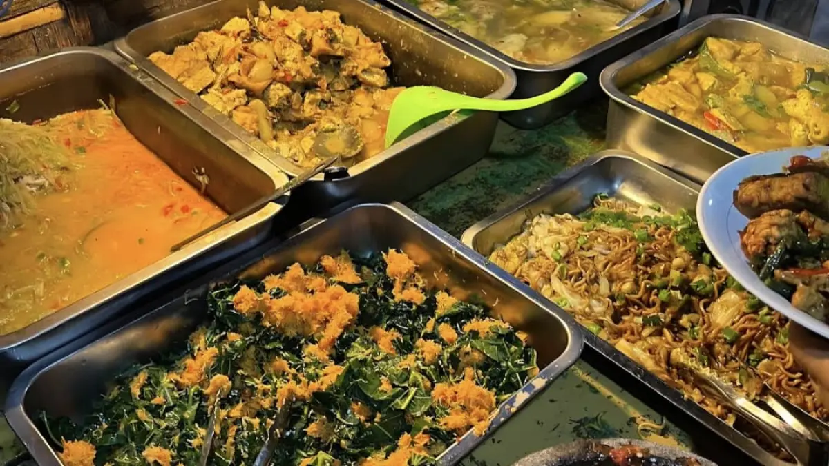 Pilihan Lauk dan Sayur di Nasi Empok Mbak Sih. (Google Maps: Missha)