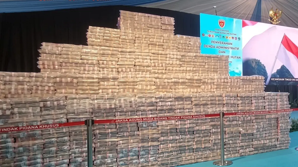 TUMPUKAN PIRAMIDA UANG: Hasil Sitaan Satgas PKH untuk Diserahkan ke Negara. (Sumber: Istimewa)