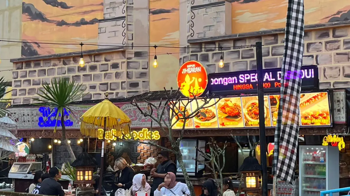 Area kuliner khas Bali di Pasar Apung Batu (Sumber: Sekar Hayyu/Radar Batu)