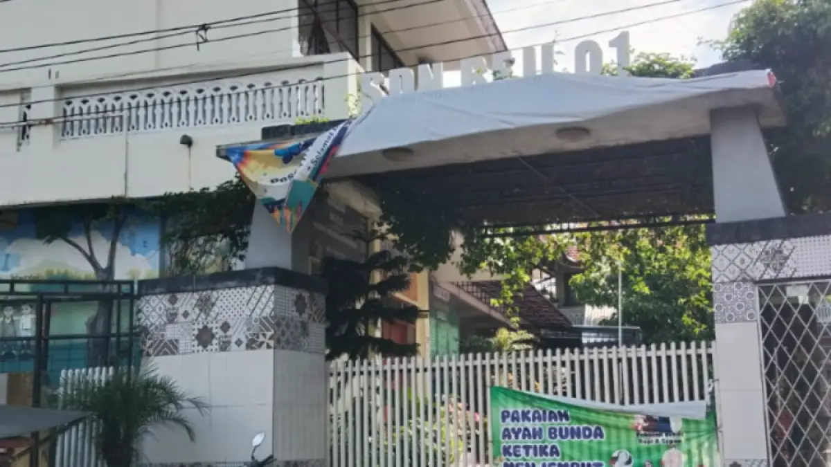 DIKENDALIKAN PLT: Tampak depan SDN Beji 01 Kota Batu beberapa waktu lalu.