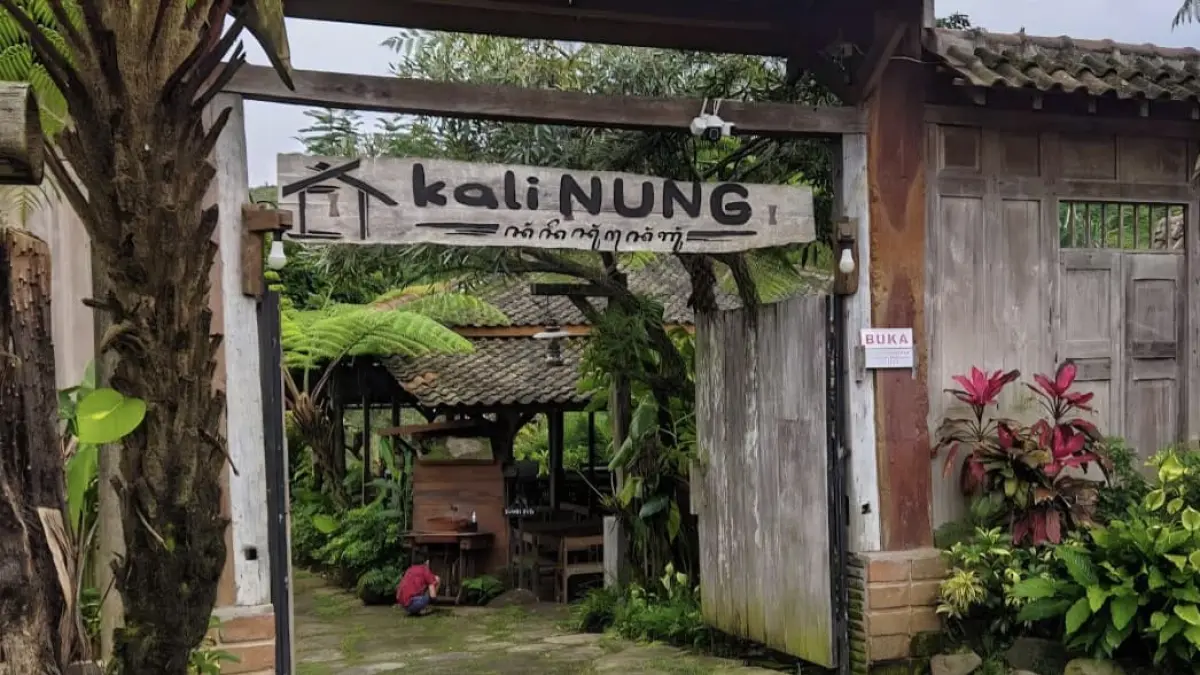 Pintu masuk Warung Kalinung Batu. (Google Maps: belia zuraida)