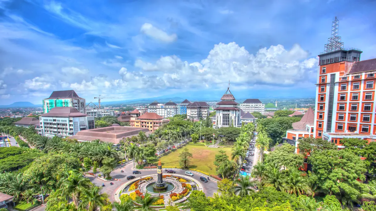 Gambar pemandangan salah satu kampus terbesar di Kota Malang (Sumber: Reputation Center Universitas Brawijaya)