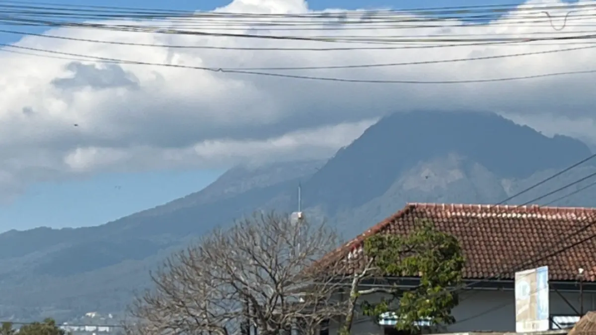 TERIK: Cuaca Kota Batu di siang hari mulai menunjukkan panas tinggi kemarin (21/5). 