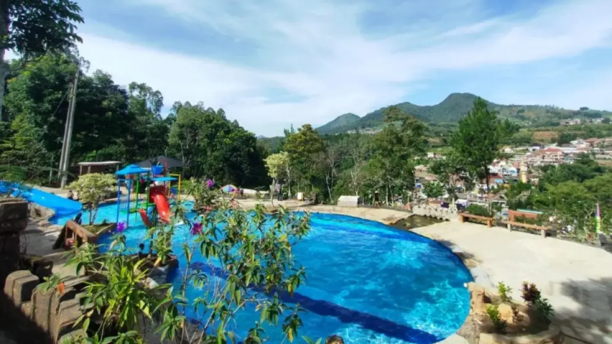 Suasana Kolam Renang Wisata Bonpi Pujon. (Instagram: @wisata.pujon)