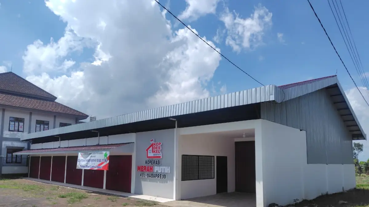 IKUT PERESMIAN: Bangunan KDKMP Dadaprejo Makmur resmi beroperasi usai diresmikan secara nasional pada 16 Mei lalu.