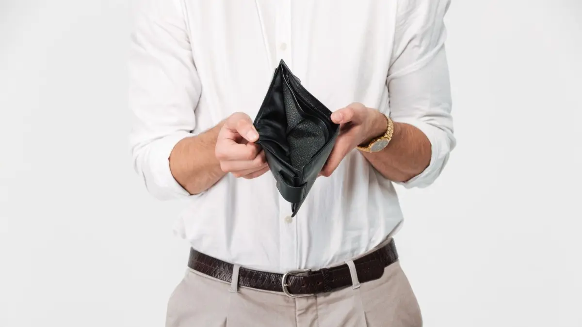 Ilustrasi dompet kering (sumber foto: magnific)
