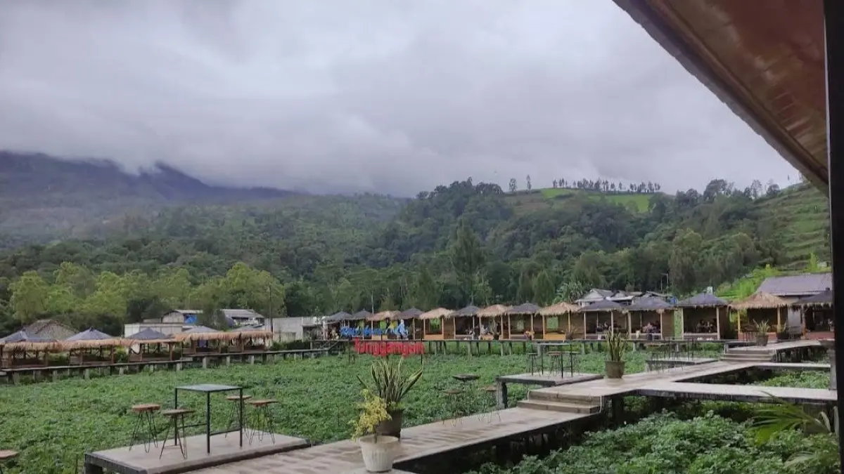 Pemandangan di Rest Area Tunggangan Cangar. (Google Maps: Rochmat Husaini)
