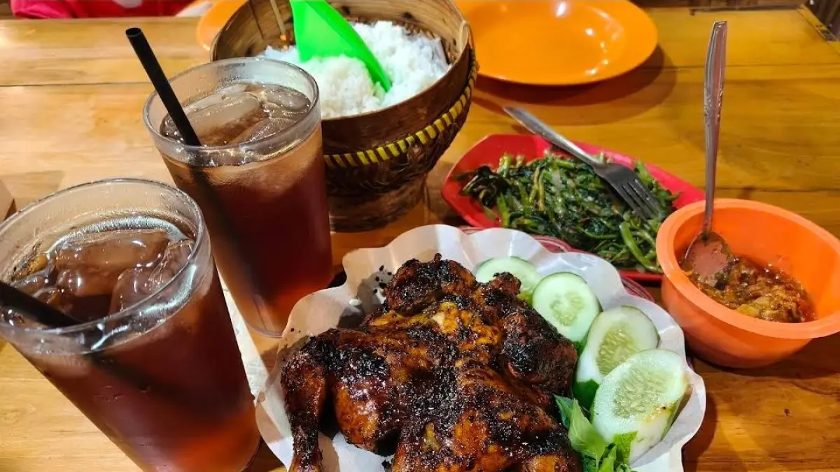 Menu ayam bakar utuh Ayam Bakar Pak D. (Google Maps: Albert Martinus)